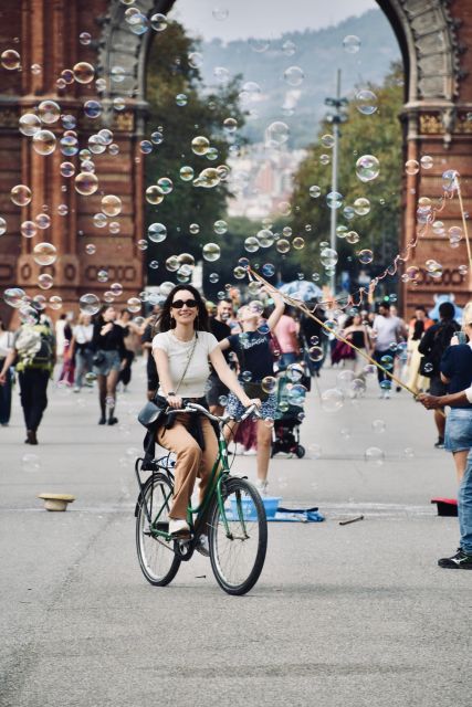 Sightseeing Barcelona by Bike, Photo-shooting & Tapas - Tapas, local drinks, and a proper finish