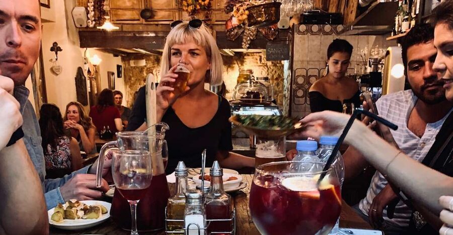 Sightseeing Barcelona by Bike, Photo-shooting & Tapas - From Plaça de George Orwell to Port Vell
