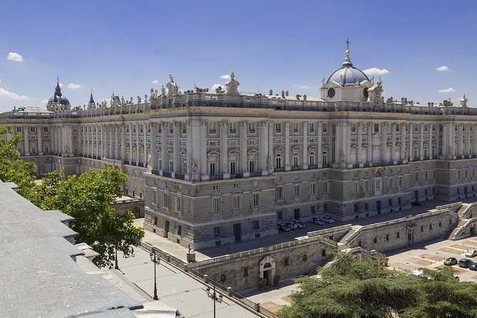Skip-the-line Madrid Royal Palace with tapas tasting & Retiro Park - A royal morning in El Retiro