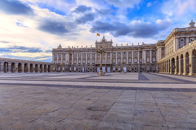 Skip-the-line Madrid Royal Palace with tapas tasting & Retiro Park - What you can and cannot see in Retiro