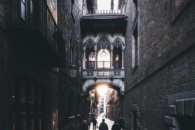 Small Group Barcelona Walking Tour, Flamenco Show & Tapas Dinner - A smart first evening in Barcelona