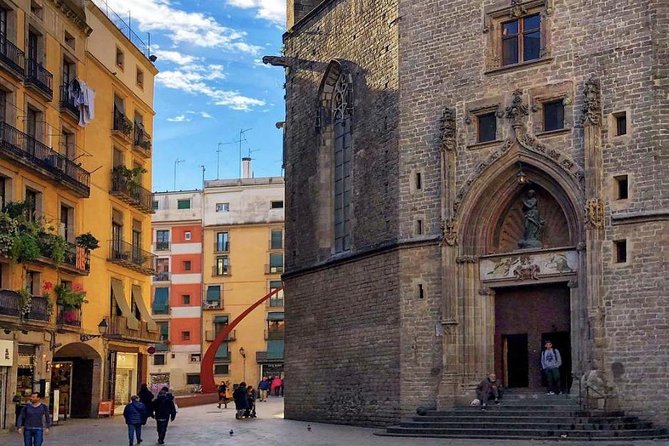 Small Group Barcelona Walking Tour, Flamenco Show & Tapas Dinner - From Plaça de Catalunya into the Barri Gòtic