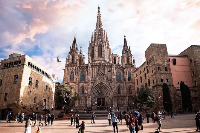Small Group Barcelona Walking Tour, Flamenco Show & Tapas Dinner - Tapas, wine, and a dinner chosen by the guide