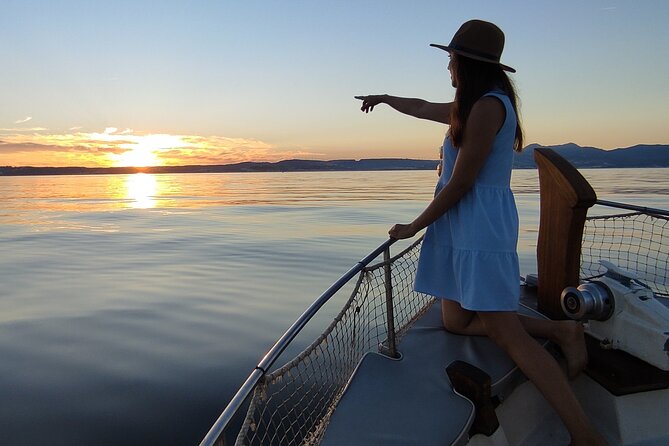 Sunset Boattrip + Tapa + Cava - The first hour on the water