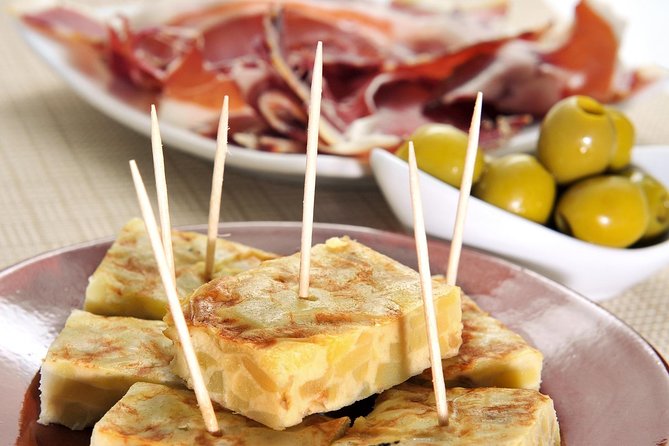Tapas and Flamenco Show Small Group Tour in Barcelona - How much food and drink do you receive?