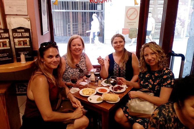 Tapas and history tour ending with churros with chocolate - A Madrid evening that begins with tapas