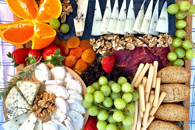 Tapas in the vineyards - The first wineries: wine making, tastings, and older caves