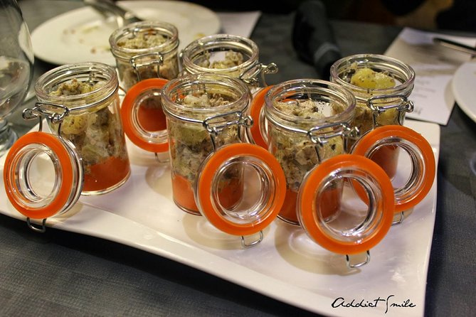 Tapas like a local Private Tour in Barcelona - What a private guide adds to the evening