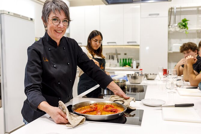 Tapas & Paella Cooking Class in Madrid with a Professional Chef - Chef Lola’s teaching style