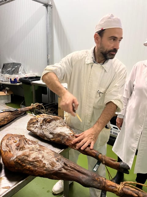 Tapas Tour Cordoba & Wine Experience with chef and sommelier - First stop: Iberian ham and the language of cuts