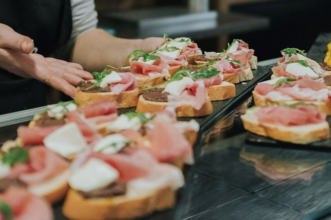 Tapas & Wines through secret Venice - The guide makes a real difference
