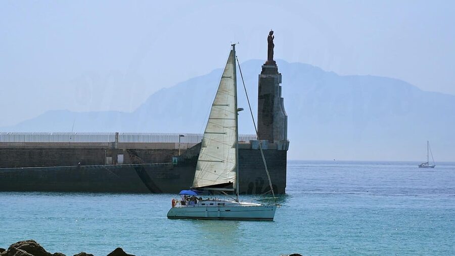 Tarifa: Sailboat Tour, Snorkelling, Tapas & Drinks - Sailing around Isla de las Palomas