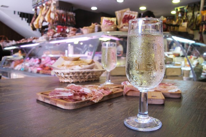 Taste of Malaga Tour : Tapas, History and Local Customs - Classic tapas in Málaga’s Old Town