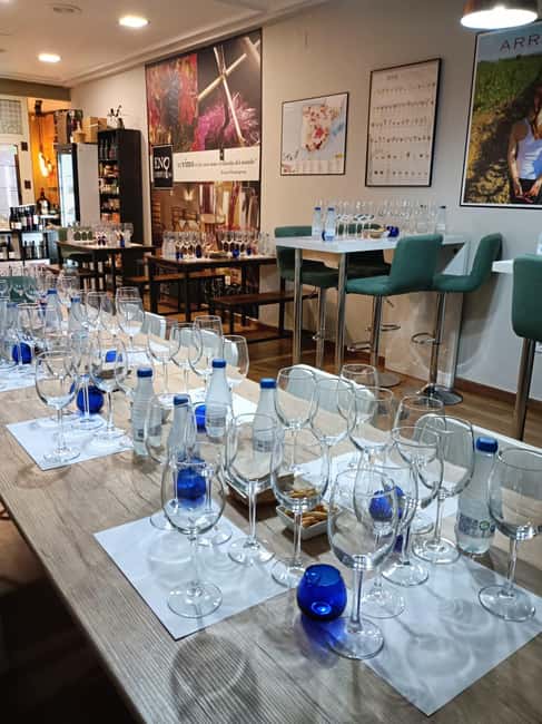 Toledo: Wine, EVOO, and Tapas Tasting - Extra virgin olive oil in an official tasting glass