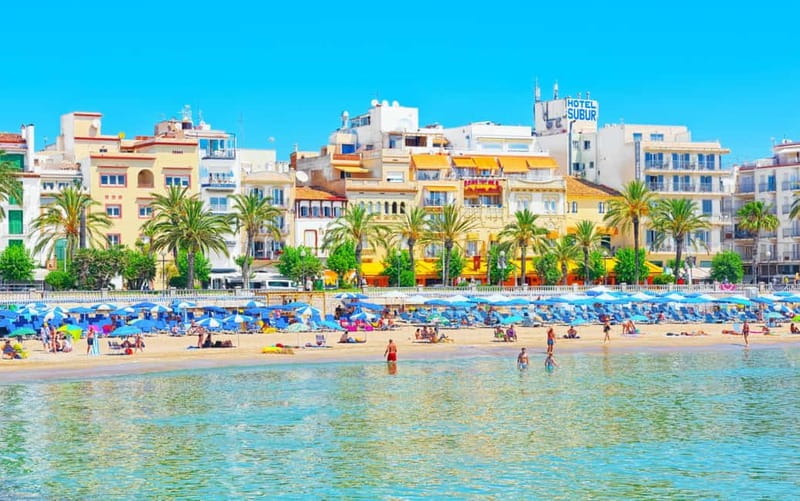Tour in Sitges ( Bcn): Cultural diversity, tapas and beach - Pan con tomate and a relaxed Catalan start