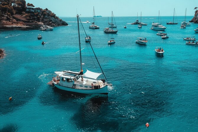 Traditional Mallorquin Llaut Cruise with Tapas and Drinks - What the private format changes