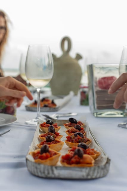 Valencia: Boat Ride with Valencian Wine Tasting & Tapas - Why Albufera makes a better wine room than a bar