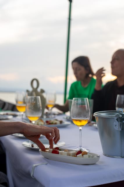 Valencia: Boat Ride with Valencian Wine Tasting & Tapas - The boat ride from El Palmar