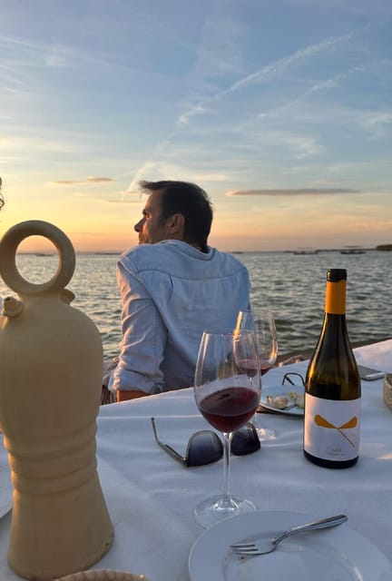 Valencia: Boat Ride with Valencian Wine Tasting & Tapas - Sunset on the lake