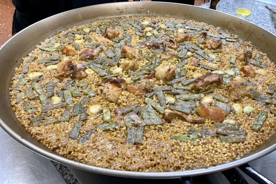 Valencia: Evening Guided Paella Workshop, Tapas, and Drinks - Why paella makes sense as a Valencia evening
