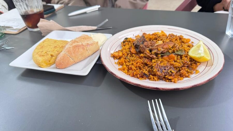 Valencia: Guided Private Bike Tour with Tapas and Drinks - Starting at Doyoubike Rental