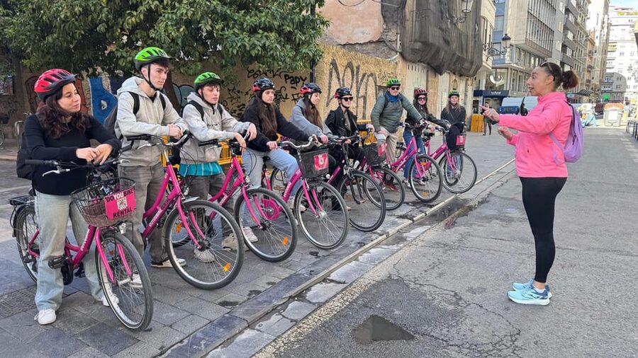 Valencia: Guided Private Bike Tour with Tapas and Drinks - Riding Through Túria Park