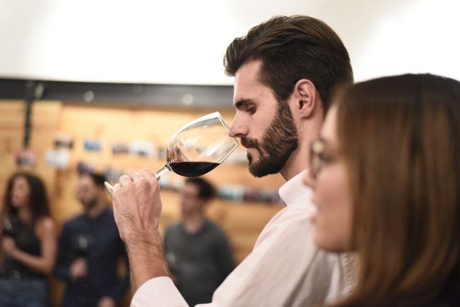 Valencia: Old Town Tour, Wine & Tapas in an 11th c. Monument - Regional wines with useful explanations