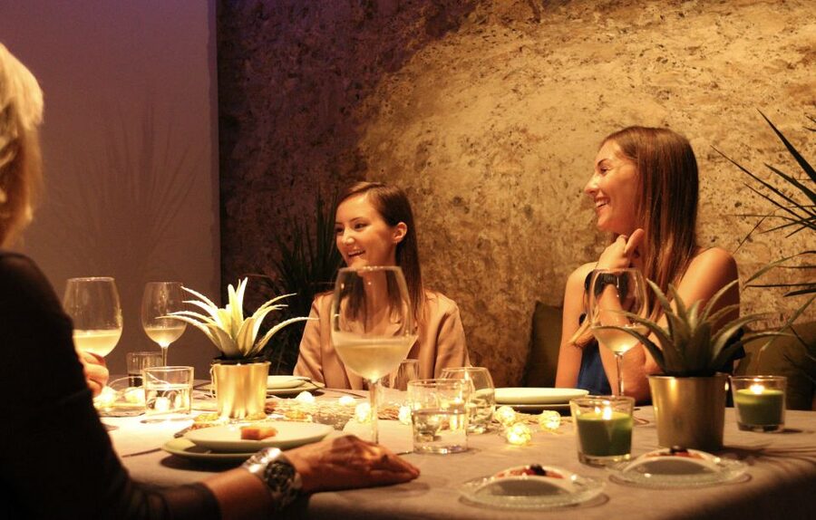 Valencia: Old Town Tour, Wine & Tapas in an 11th c. Monument - Meeting your guide in Valencia’s Old Town