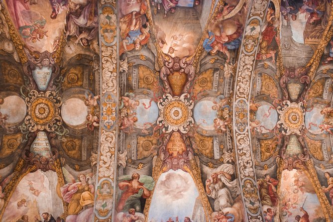 Valencia Old Town Tour with Wine & Tapas in 11th Century Historic Monument - Regional wines and the social side of dinner