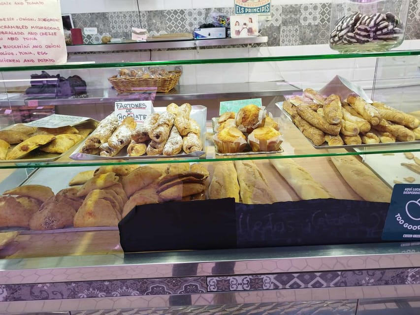Valencia: Street Food Tour including Paella & Tapas Tasting - Tapas before the paella finale