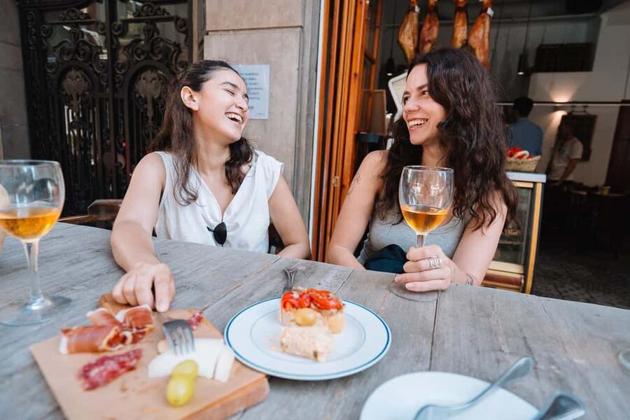 Valencia: Tapas and Drinks Evening Tour - Small-group size makes a real difference