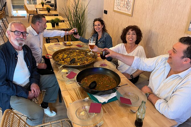 Valencian Paella class with welcome drinks and tapas - The paella lesson and the meal afterward