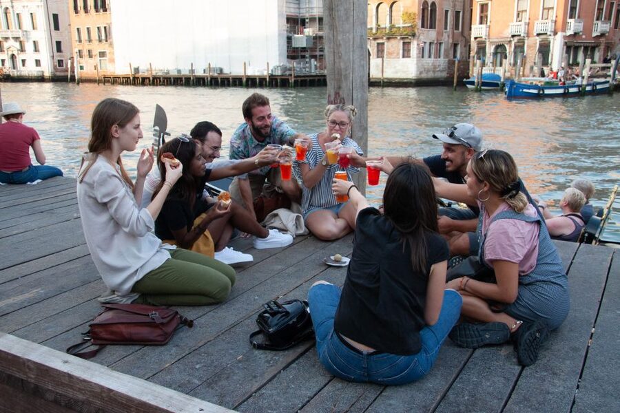 Venice: Local Secrets of Venice Tapas & Wine Walking Tour - The second bacaro and the wine tastings