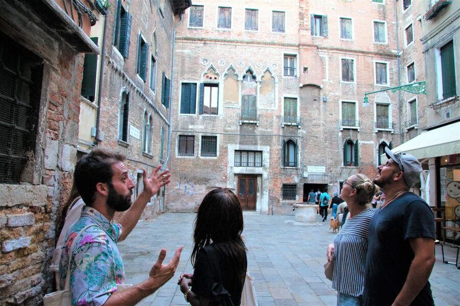 Venice: Local Secrets of Venice Tapas & Wine Walking Tour - Who will enjoy this walk most