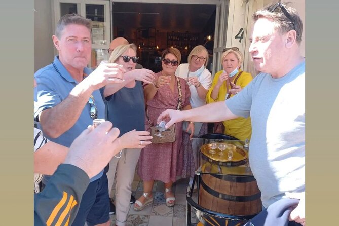 Wine Lovers: Winery Tour w/ Tasting & Tapas (Albufeira/Vilamoura) - Albufeira viewpoints and a short town lesson