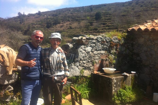 Wine Tasting & Tapas 4x4 Tours - What the guide adds to the experience
