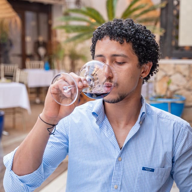 WINE TASTING & TAPAS IN THE HEART OF FARO - Starting at Faro Municipal Market