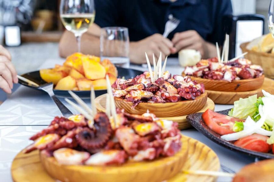 WINE TASTING & TAPAS IN THE HEART OF FARO - What the guide adds to the evening