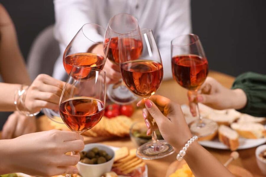 WINE TASTING & TAPAS IN THE HEART OF FARO - Who will enjoy this most?